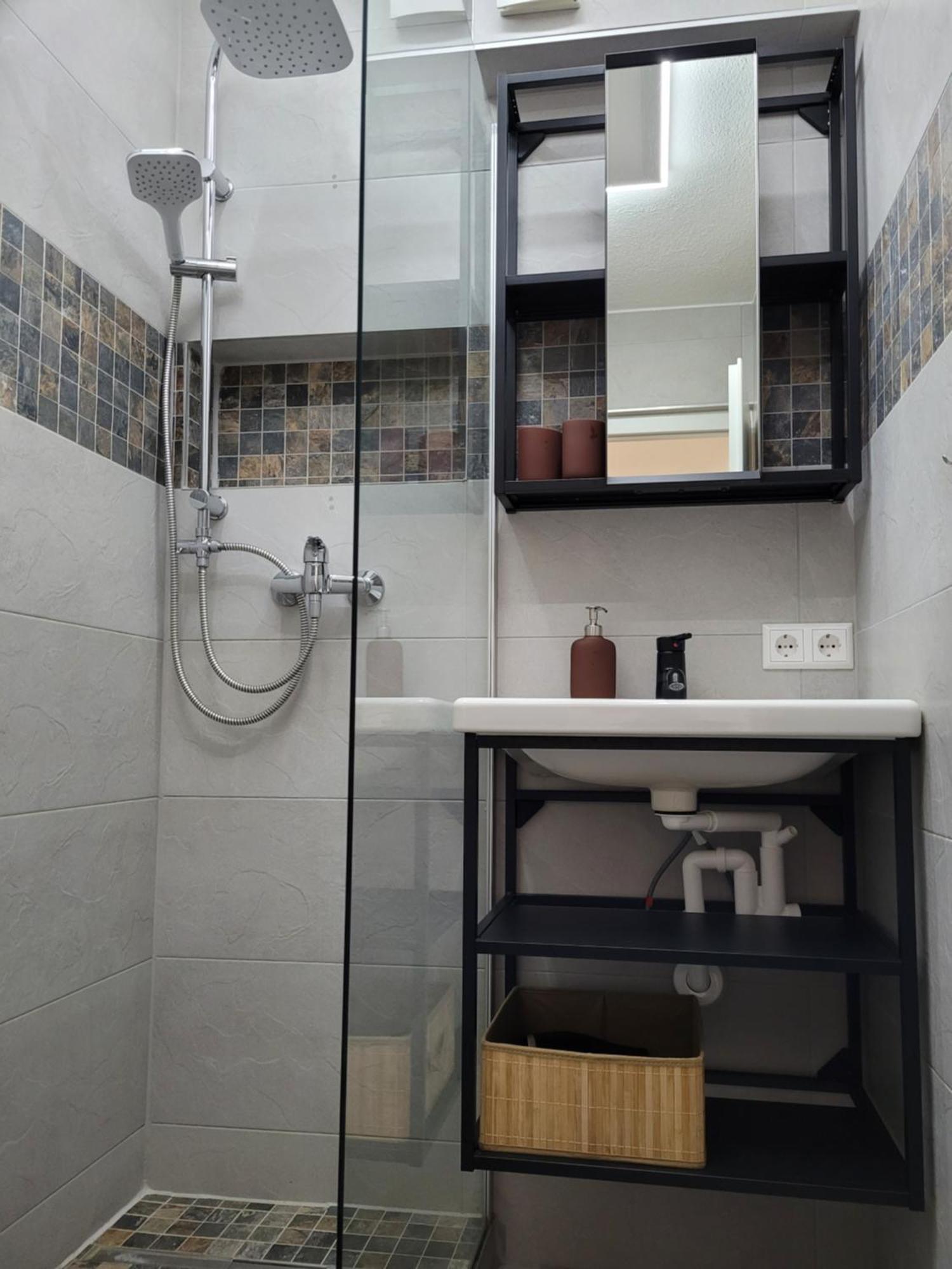 Living Flat, Eine Wohnung Mit Zwei Schlafzimmern Und Balkon Schorndorf  Exterior foto