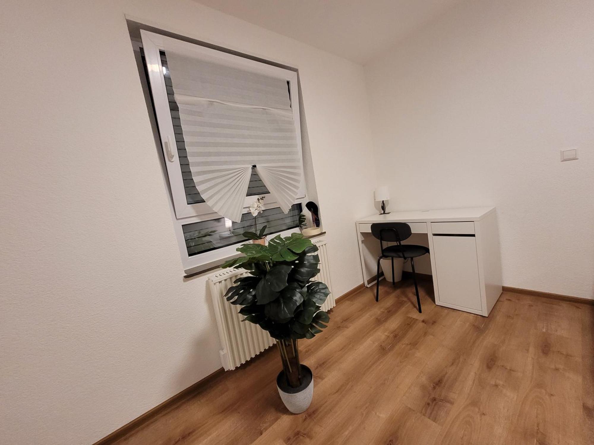 Living Flat, Eine Wohnung Mit Zwei Schlafzimmern Und Balkon Schorndorf  Exterior foto